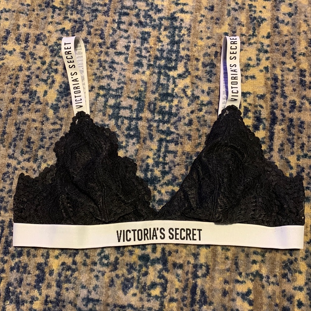 ✨Victoria’s Secret Lace Bralette✨